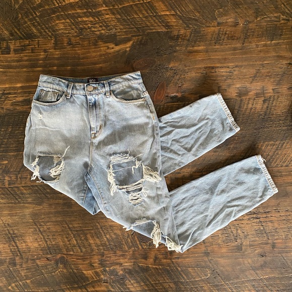 BDG Jeans 26 Light Wash Distressed Mom High Rise Ripped Urban Outfitters - Picture 2 of 12